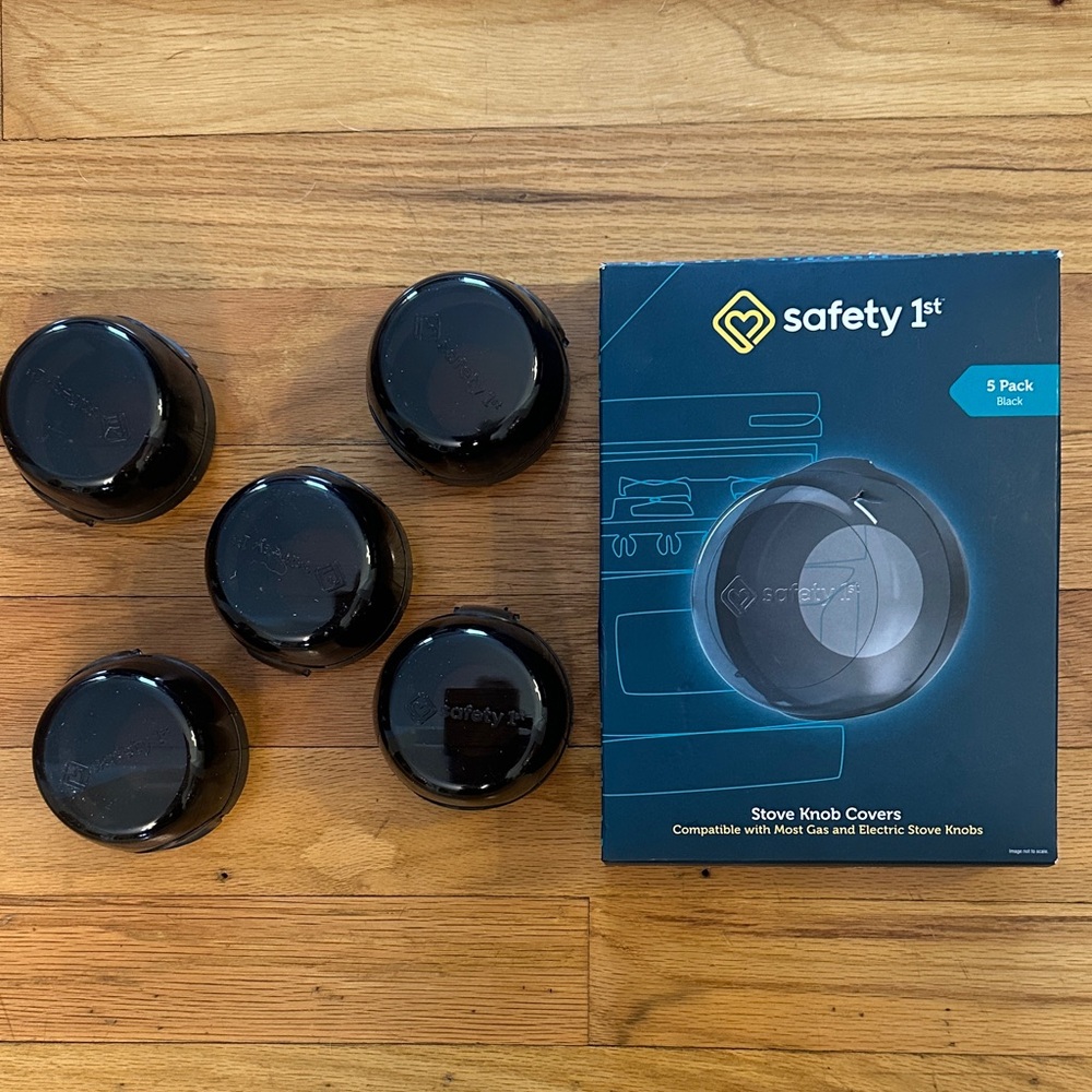 Safety 1st Stove knob covers NWT